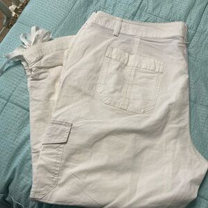 Eddie Bauer White Capris